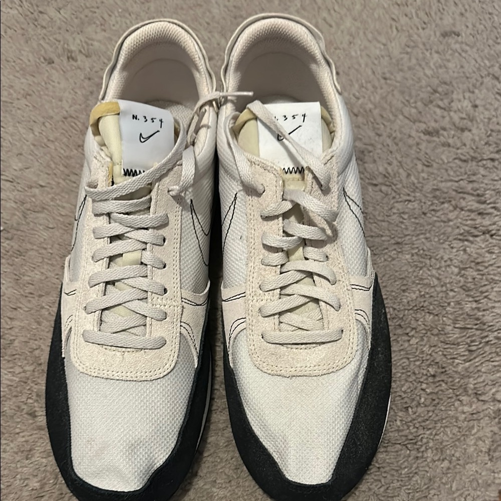 Nike Men's White and Black Sneakers